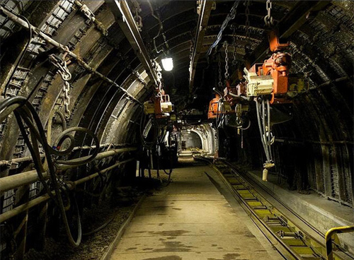 Measures for steering failure of underground explosion-proof command vehicle