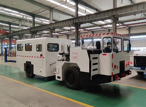 Bidirectional Personnel Vehicle